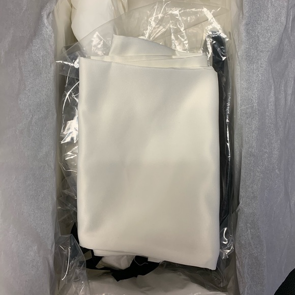 **SOLD** Gucci Leather Thong Sandal with Double G - Picture 5 of 12